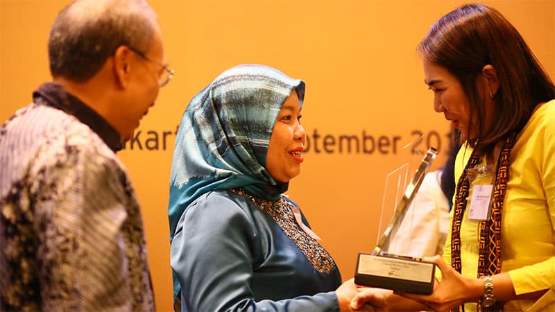 CEO Elcorps Mendapatkan 2 Penghargaan Bergengsi dari Ernst&Young, Entrepreneurial Winning Woman 2016 dan Entrepreneur of The Year 2016