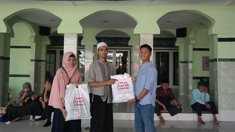 Jelang Idul Fitri 1439 H, Elcorps Berbagi 530 Paket Sembako dan Paket Mukena Sejadah