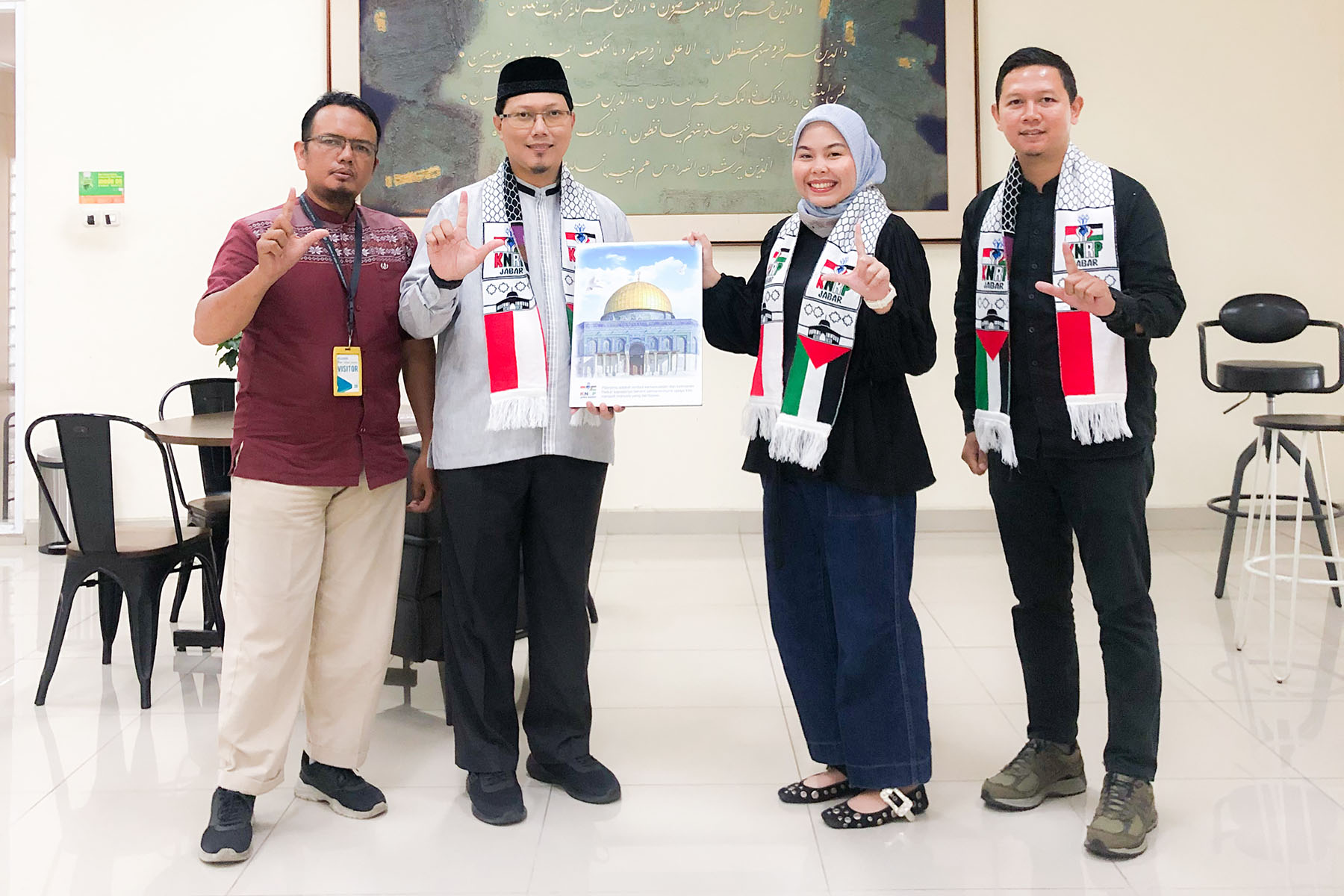 Solidaritas untuk Palestina: Elzatta Salurkan Bantuan Kemanusiaan dari Customer melalui KNRP