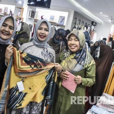 Buka Store Baru, Elzatta Hijab Bagi-Bagi 1099 Hijab Gratis